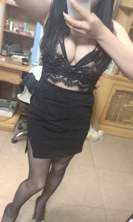 抗干的肤白少妇