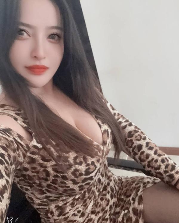 西湖大奶少妇