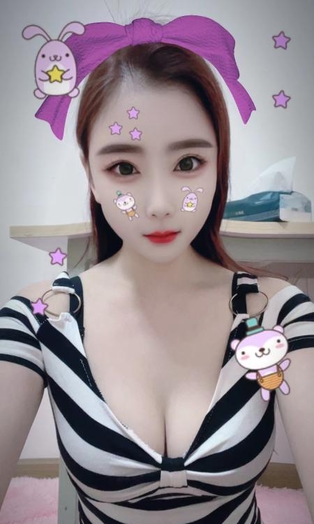 练瑜伽小姐姐