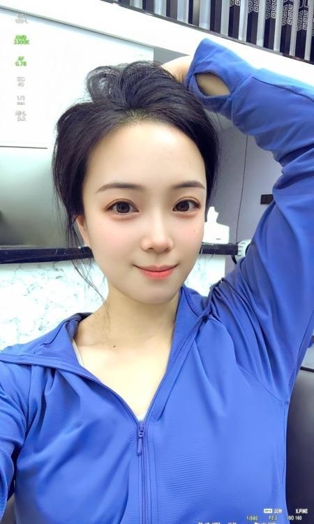 蜜桃翘臀李KK