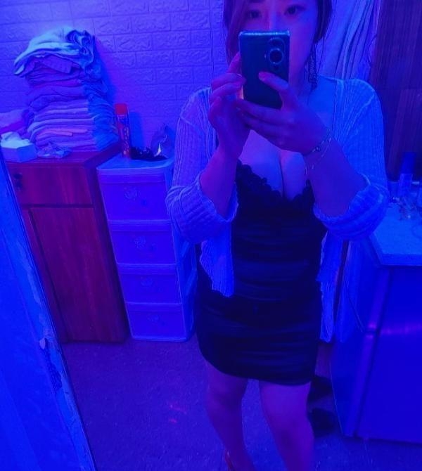 大奶骚妹妞妞