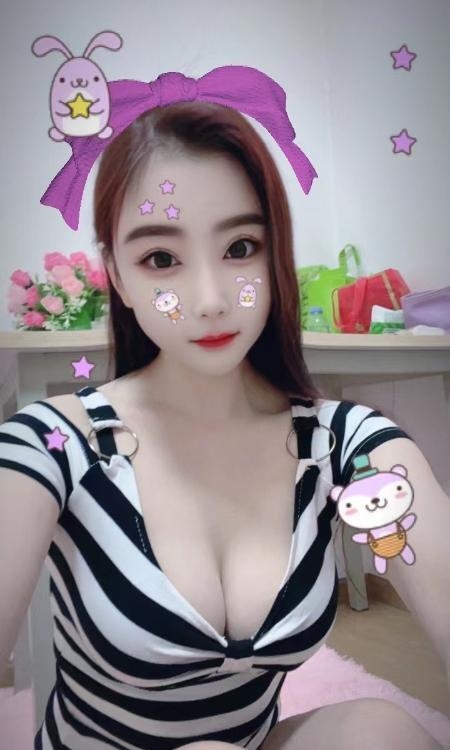 练瑜伽小姐姐