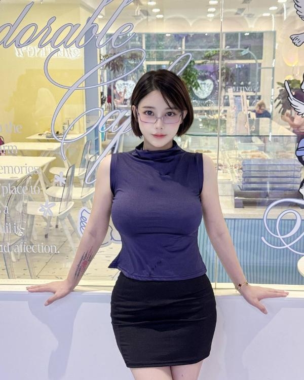 丰满大波风骚妹子