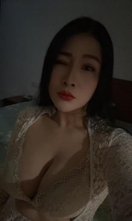 体验胸器美女