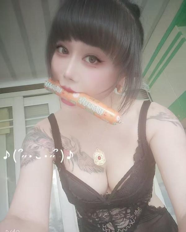 超会玩的双插少妇